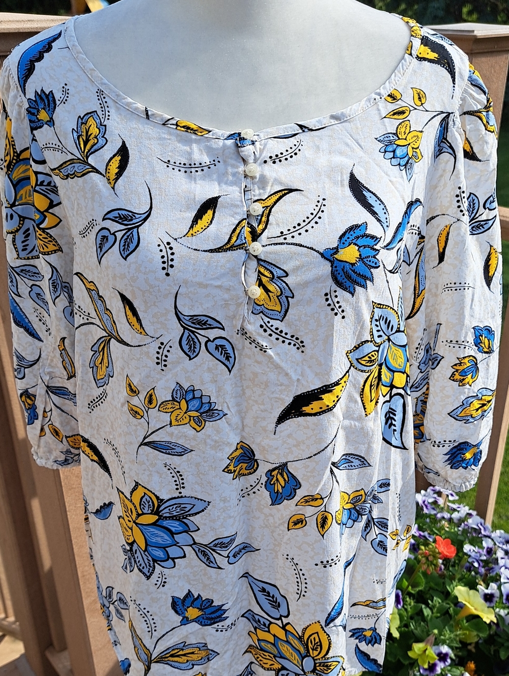 Ann Taylor Factory White Floral Button-Front Blouse with Blue and Yellow Print